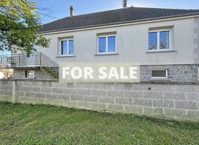 Detached Villa With Garden and Open View