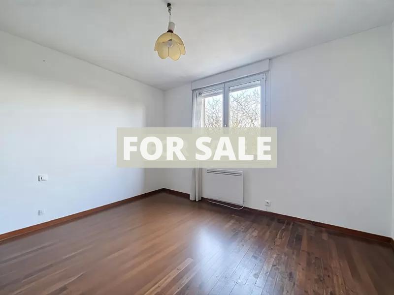 Detached Villa With Garden and Open View