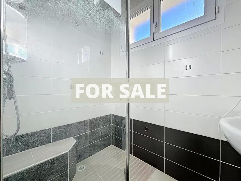 Detached Villa With Garden and Open View