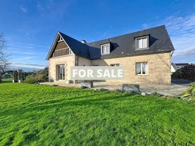 Detached House with Garden in Great Location