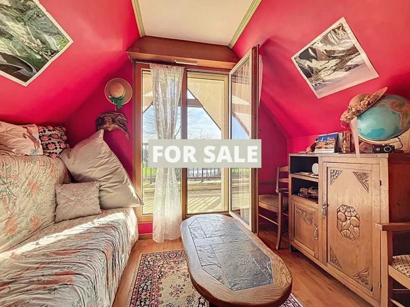 Detached House with Garden in Great Location