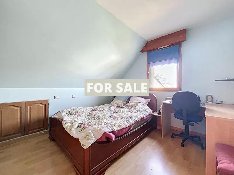 Detached House with Garden in Great Location