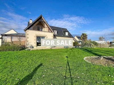 Detached House with Garden in Great Location