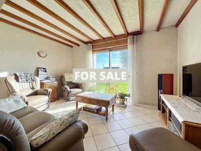 Detached House with Garden in Great Location