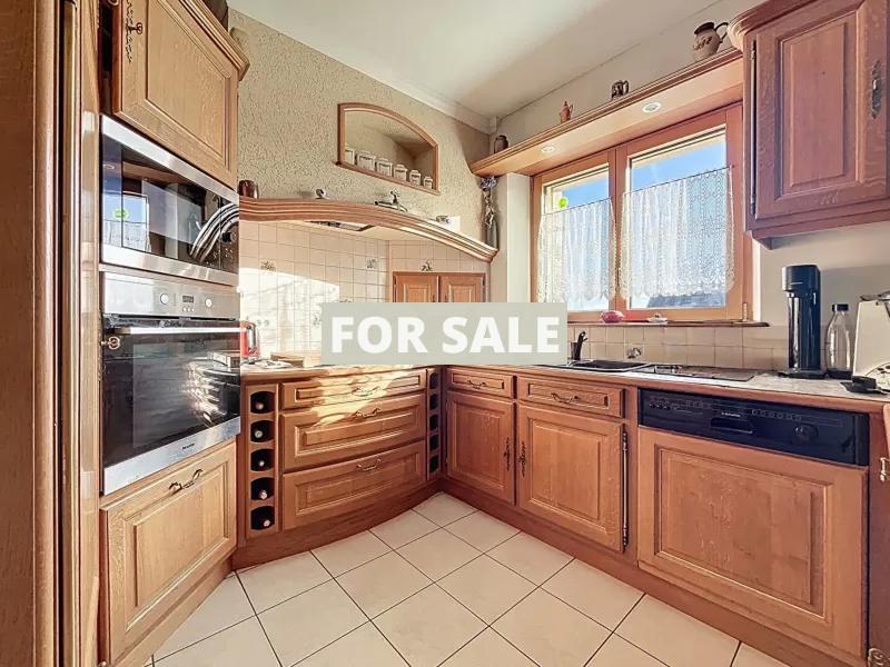 Detached House with Garden in Great Location