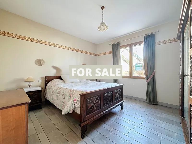 Detached House with Garden in Great Location