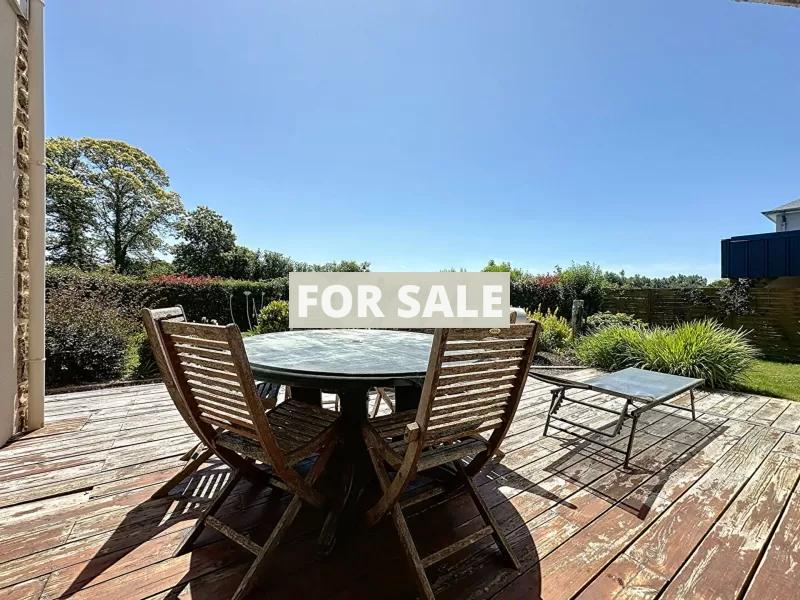 Contemporary Detached House with Landscaped Garden