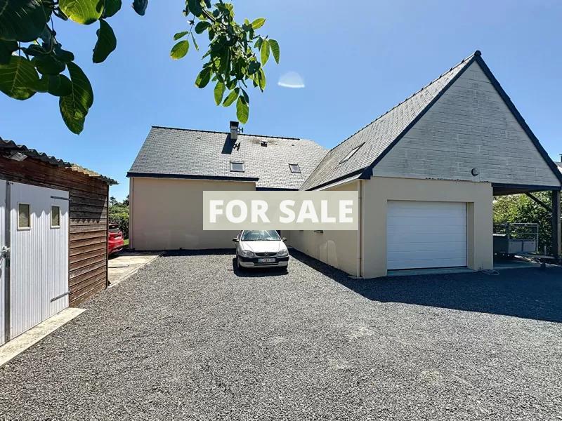 Contemporary Detached House with Landscaped Garden