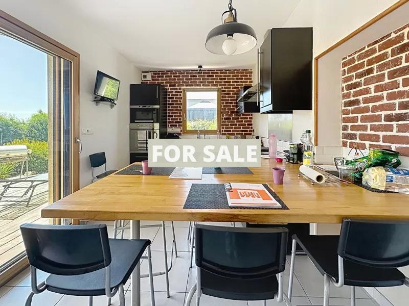 Contemporary Detached House with Landscaped Garden