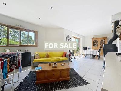 Contemporary Detached House with Landscaped Garden