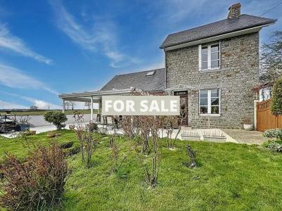 Detached Country House with Landscaped Garden