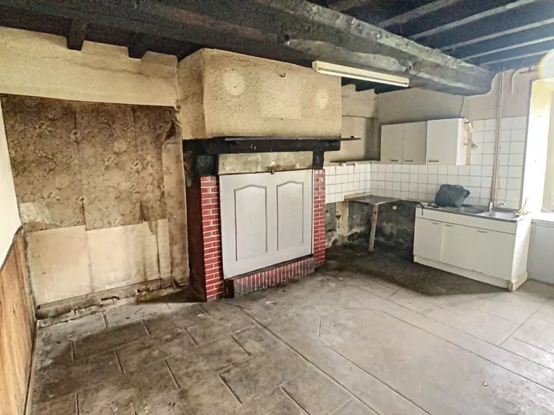 Detached Country House with Outbuildings in 4.5 Hectares of Land