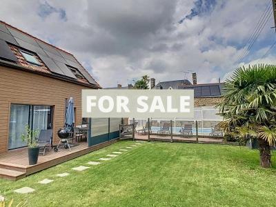 Beautiful House with Covered Swimming Pool