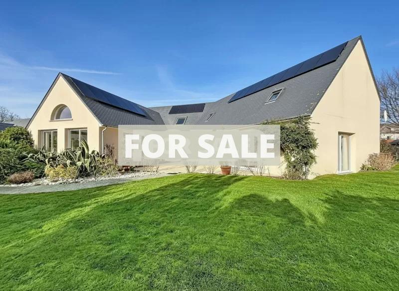 Detached House with Garden by the Coast