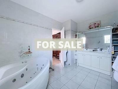 Detached House with Garden by the Coast