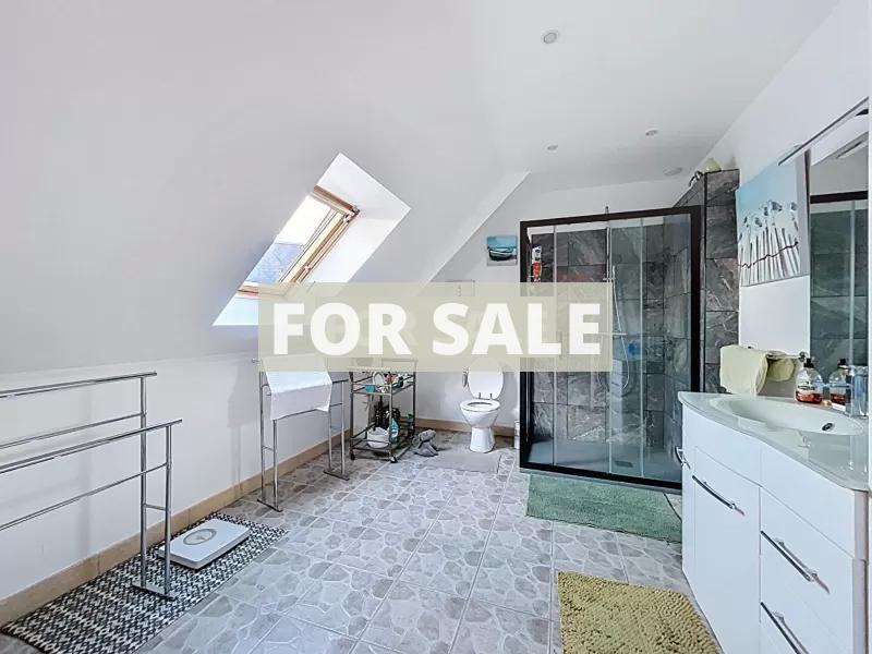 Detached House with Garden by the Coast