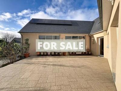 Detached House with Garden by the Coast