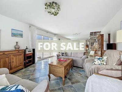 Detached House with Garden by the Coast