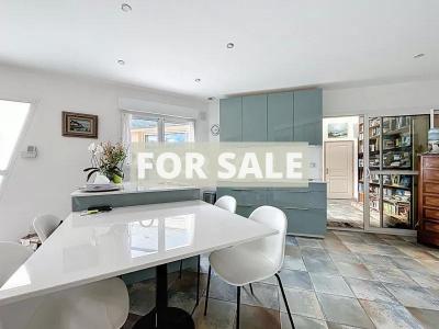 Detached House with Garden by the Coast