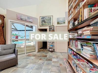 Detached House with Garden by the Coast