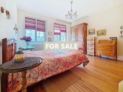 Town House in Great Village Location