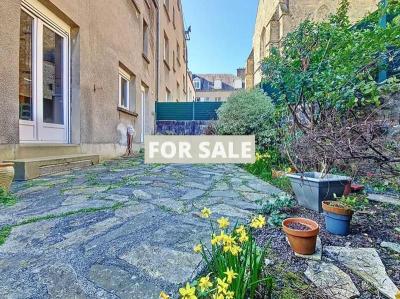 Town House in Great Village Location