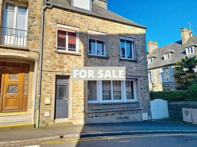 Town House in Great Village Location