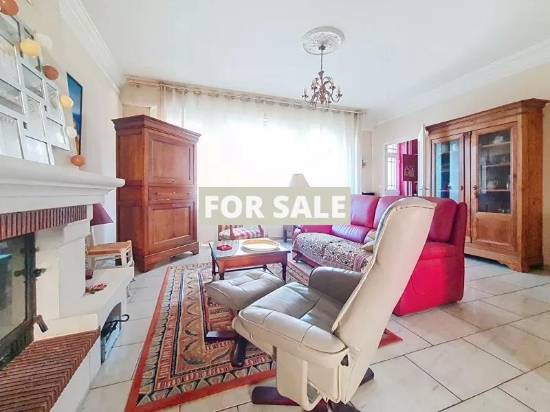 Town House in Great Village Location