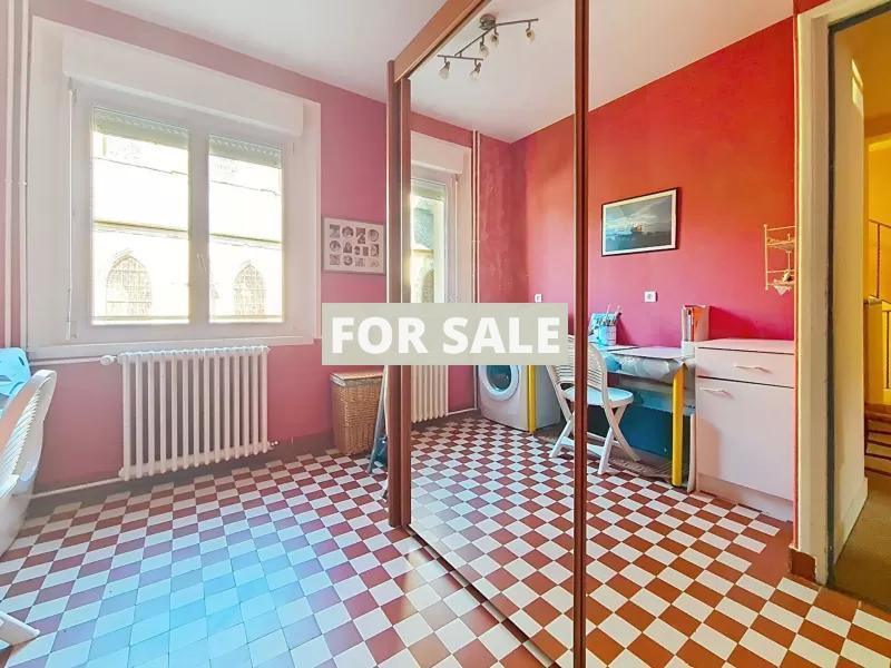 Town House in Great Village Location