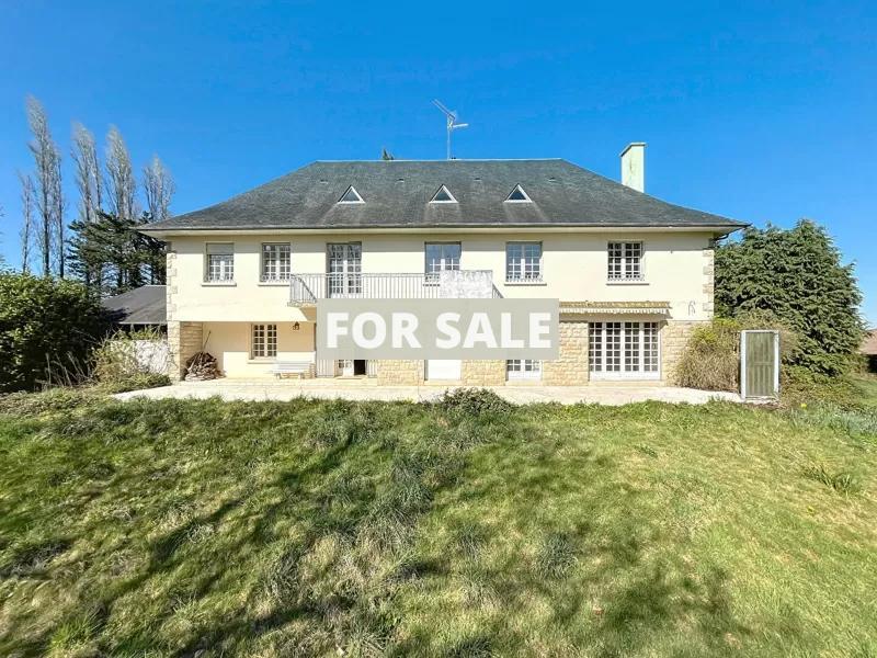 Main Photo of a 8 bedroom  House for sale