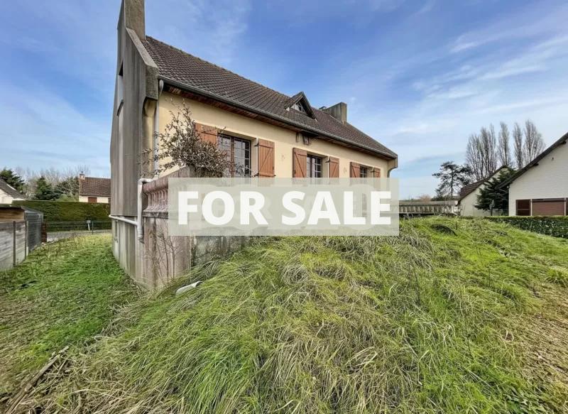 Detached House with Garden by the Coast