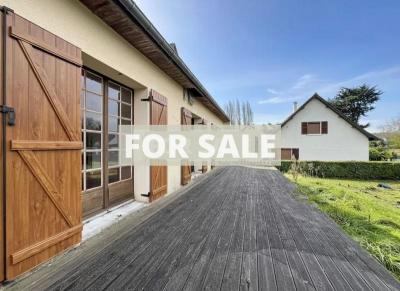 Detached House with Garden by the Coast