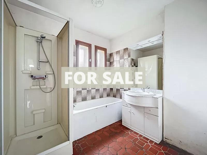 Detached House with Garden by the Coast