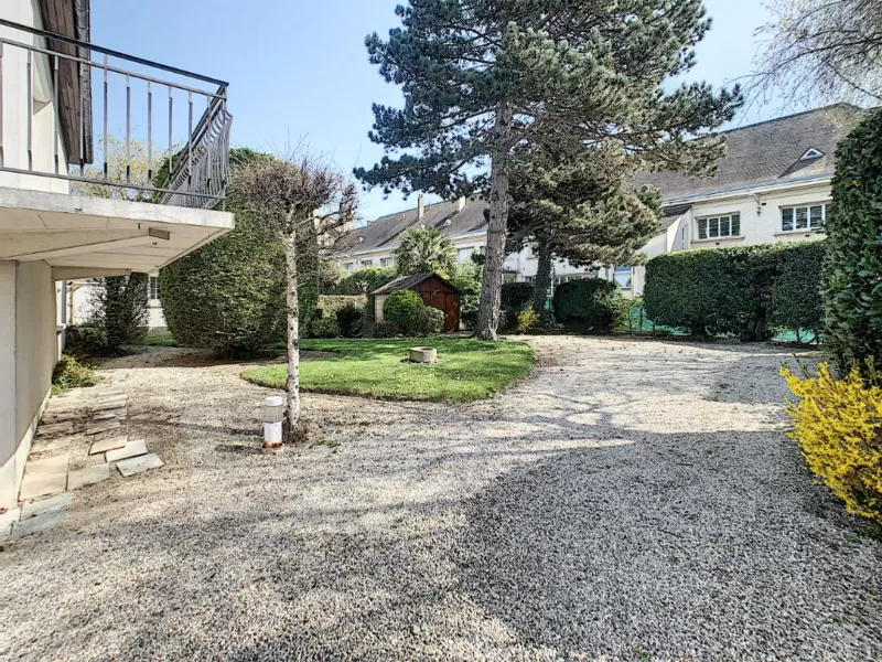 Detached House with Garden by the Coast