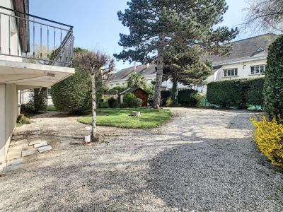Detached House with Garden by the Coast