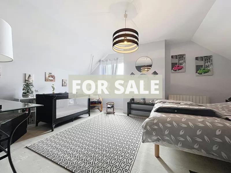 Detached Country House with Landscaped Garden