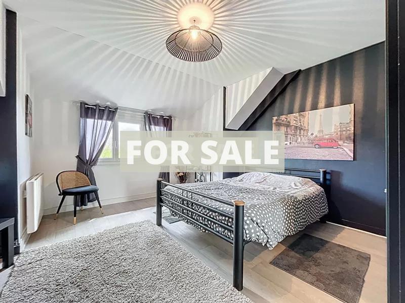 Detached Country House with Landscaped Garden