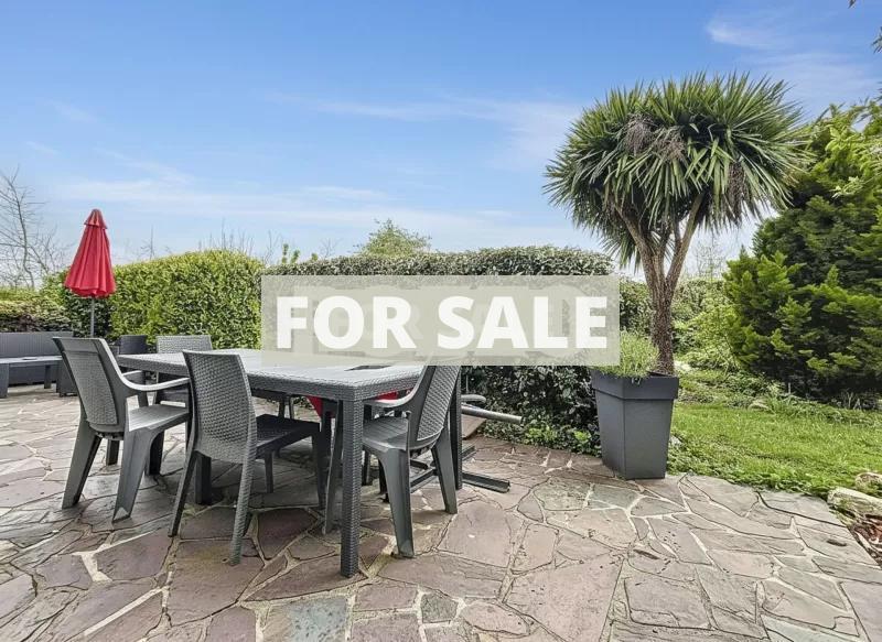 Detached Country House with Landscaped Garden