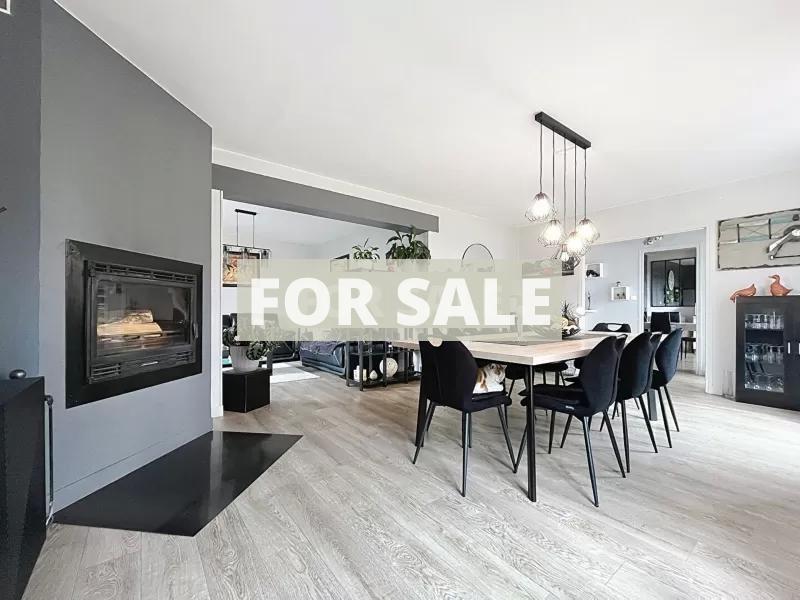 Detached Country House with Landscaped Garden