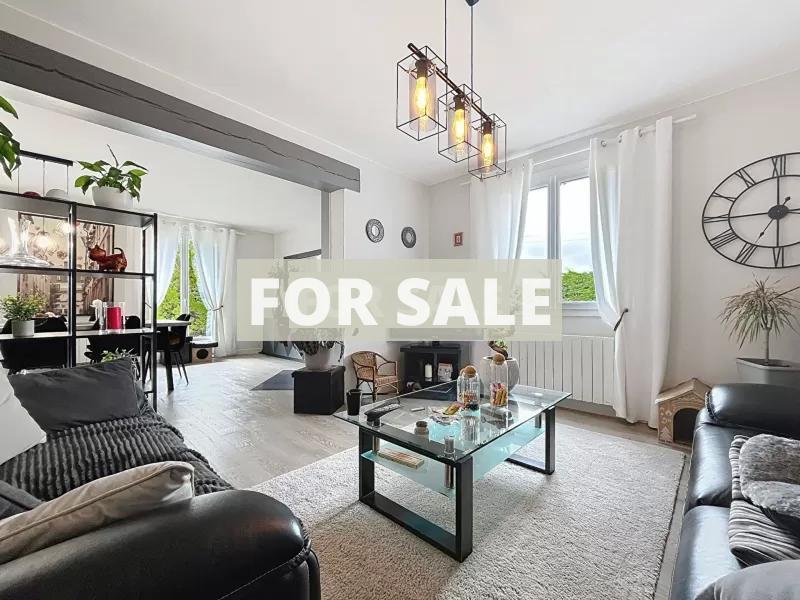 Detached Country House with Landscaped Garden