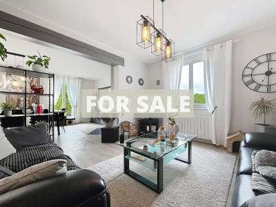 Detached Country House with Landscaped Garden