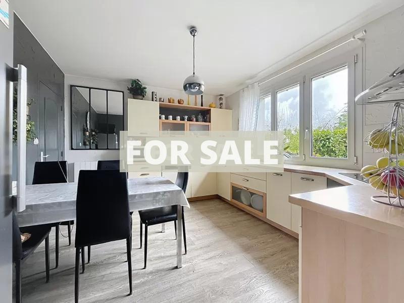 Detached Country House with Landscaped Garden