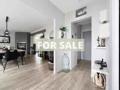 Detached Country House with Landscaped Garden