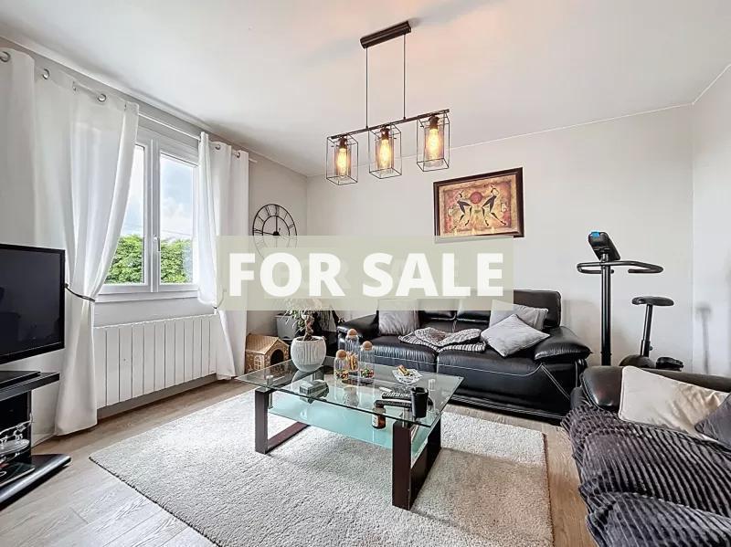 Detached Country House with Landscaped Garden