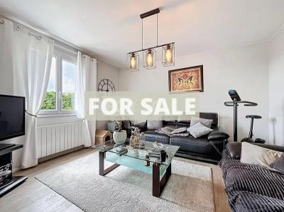 Detached Country House with Landscaped Garden