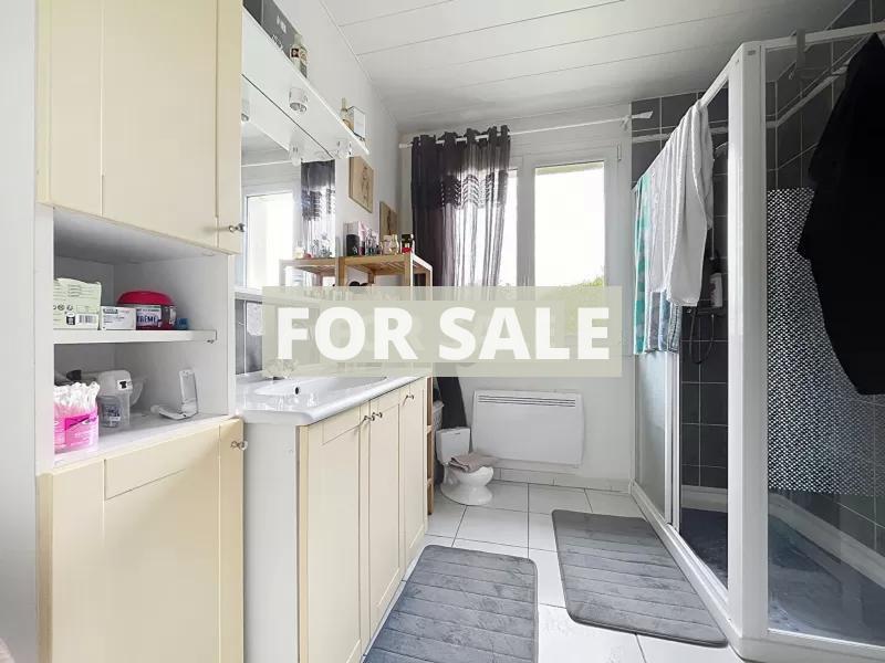 Detached Country House with Landscaped Garden