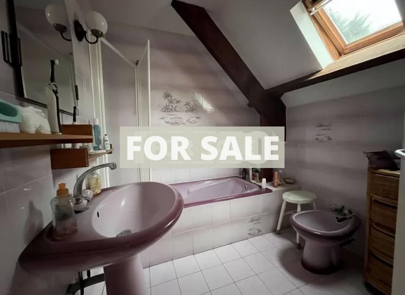 Detached House with Landscaped Garden