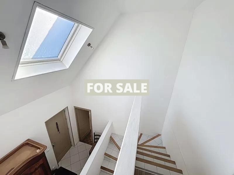 Detached Country House with Garden and Lake