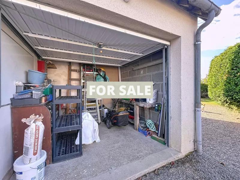 Detached Country House with Garden and Lake