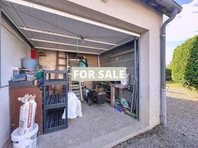 Detached Country House with Garden and Lake